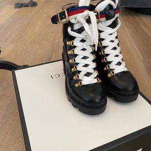 Gucci Leather ankle boot with Sylvie Web